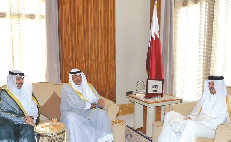 صاحب السمو الشيخ تميم بن حمد خلال استقباله الشيخ صباح الخالد والشيخ محمد العبد الله ﻿