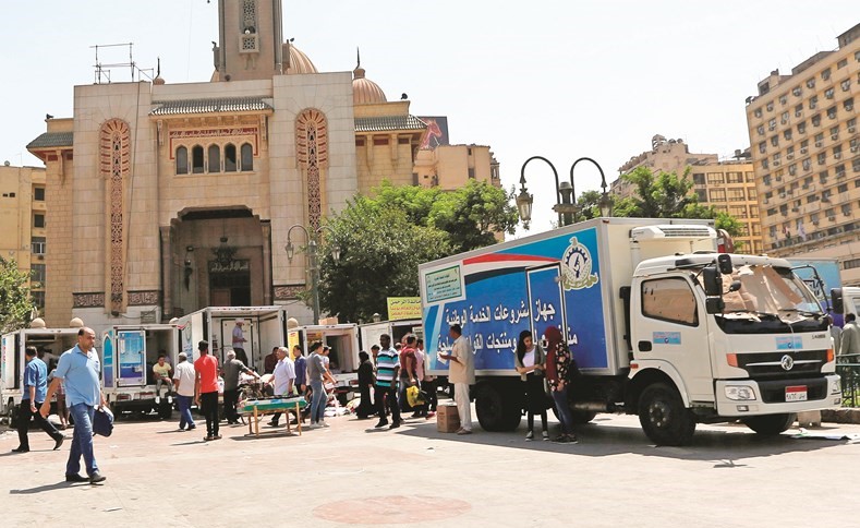 ارتفاع كبير في الأسعار ومنافذ بيع المنتجات التابعة للقوات المسلحة لن تحل الأزمة منفردة(رويترز)﻿