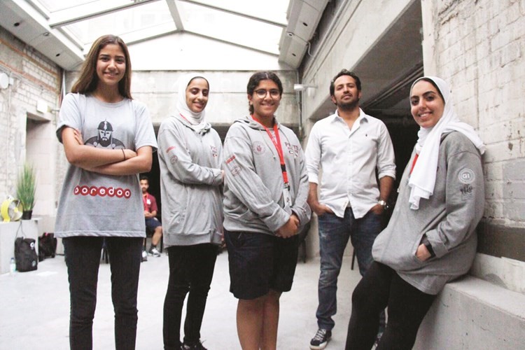 يوسف الشلال مع طلبة البروتيجيز﻿
