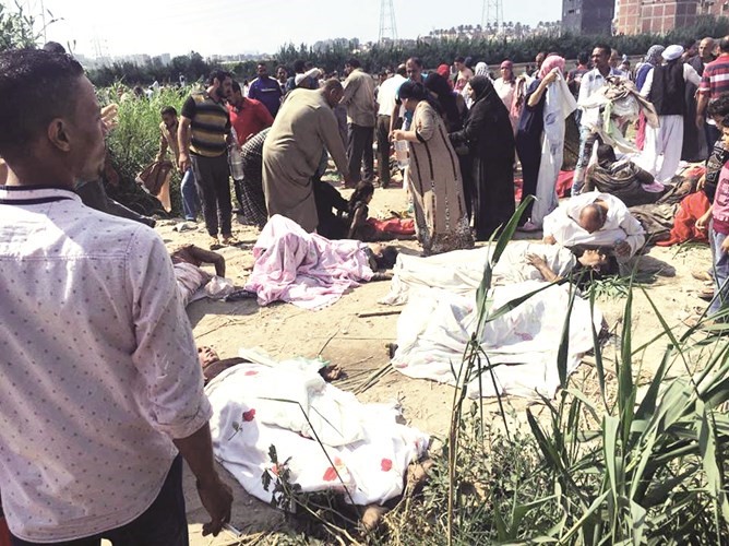 عشرات القتلى والمصابين في تصادم قطارين بالإسكندرية