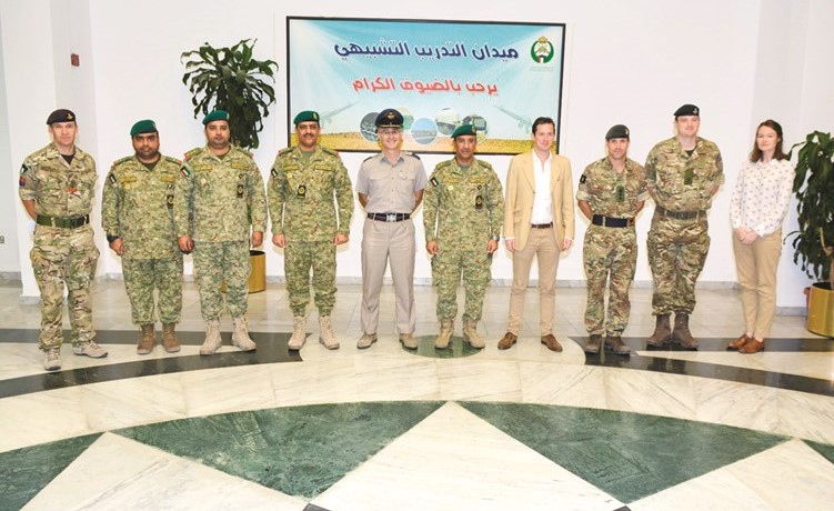جانب من زيارة الوفد العسكري البريطاني لمعسكر سمو الشيخ سالم العلي ﻿