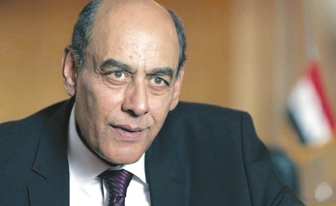 أحمد بدير.. بائع حلويات!