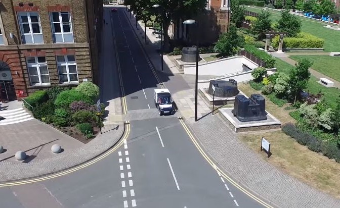 بالفيديو.. مركبات ذاتية القيادة توصل الطلبات للزبائن في بريطانيا