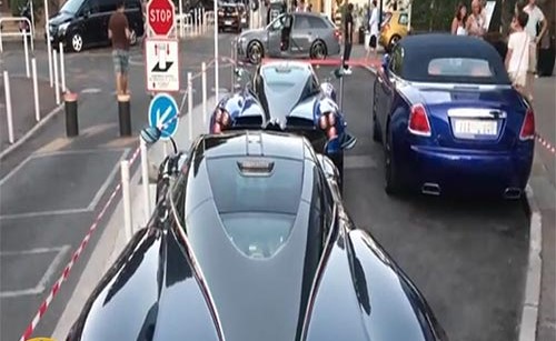 سائق راليات سعودي يستعرض أسطول سياراته في شارع بفرنسا.. شاهد كيف تجمهر الناس حوله؟!