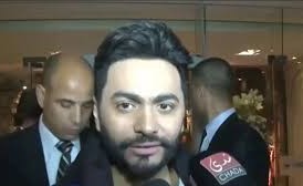 تامر حسني يخرج عن صمته ويرد على المشككين ببصمته.. وهذا ما فعله عمرو دياب؟