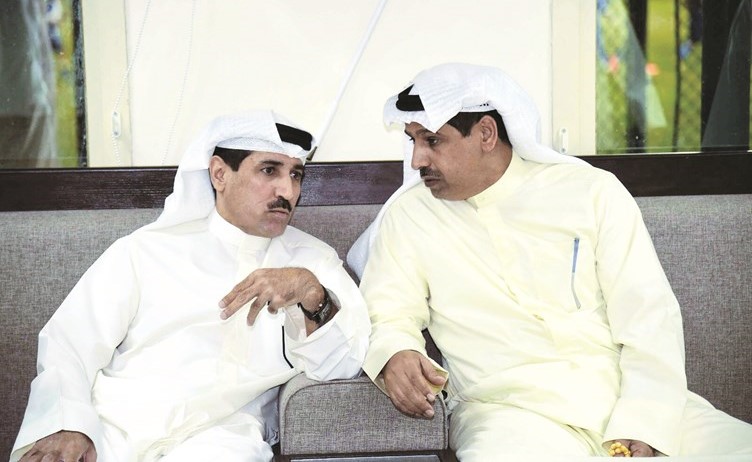 حديث جانبي بين فليطح وخليل﻿
