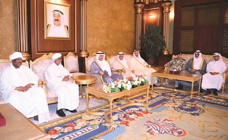 رئيس مجلس الأمة مرزوق الغانم خلال استقباله رئيس المجلس الوطني السوداني إبراهيم أحمد عمر والوفد المرافق﻿