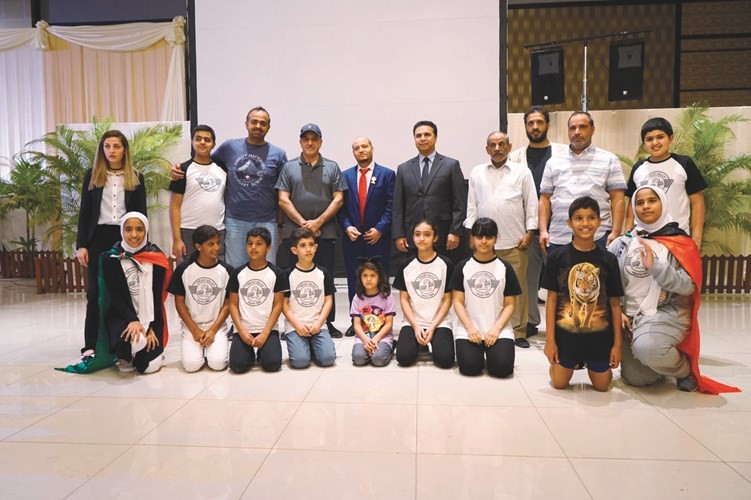 السفير عبدالله الشرهان متوسطا الوفد الكويتي﻿