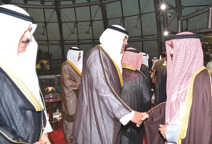 صاحب السمو استقبل ولي العهد بالمطار الأميري
