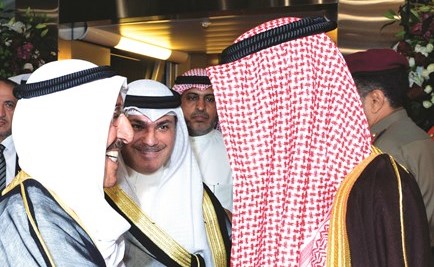 صاحب السمو استقبل ولي العهد بالمطار الأميري