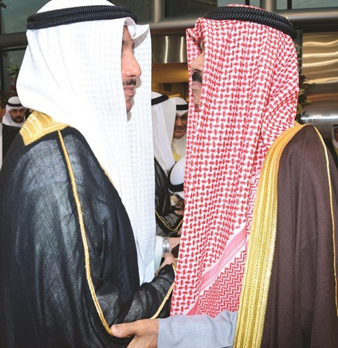 صاحب السمو استقبل ولي العهد بالمطار الأميري