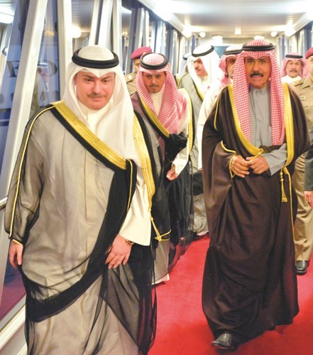 صاحب السمو استقبل ولي العهد بالمطار الأميري