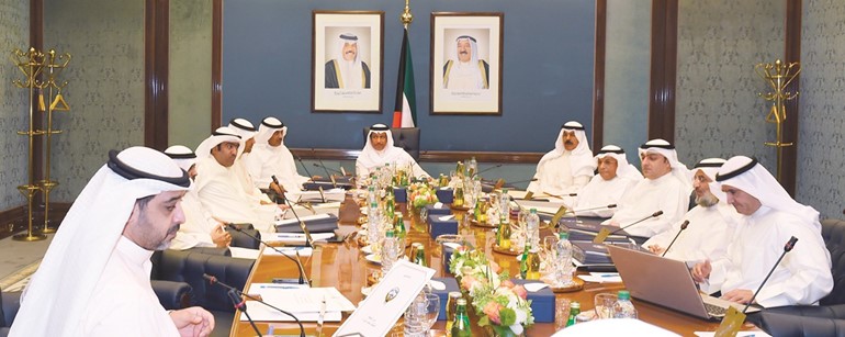 سمو رئيس الوزراء الشيخ جابر المبارك مترئسا اجتماع المجلس أمس﻿
