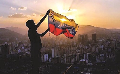 40% من إنتاج فنزويلا النفطي يستخدم لتسديد الديون للصين وروسيا﻿