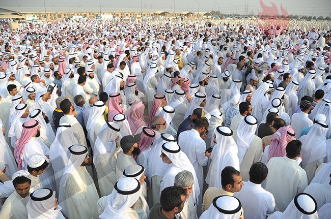 حشود كبيرة في وداع شهيدي الكويت