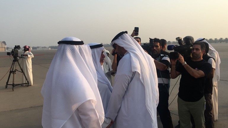 الوزير الشيخ محمد العبدالله في استقبال جثامين الشهيدين