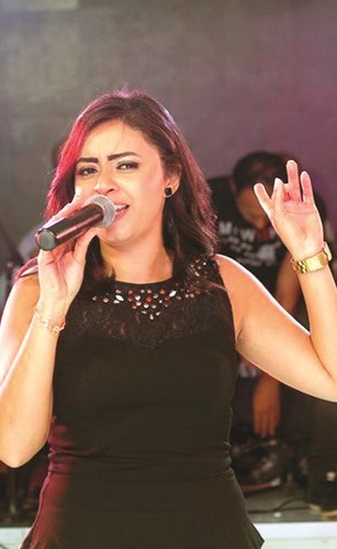 ياسمين نيازي تستكمل تحضيرات ألبومها الجديد في «الأضحى»