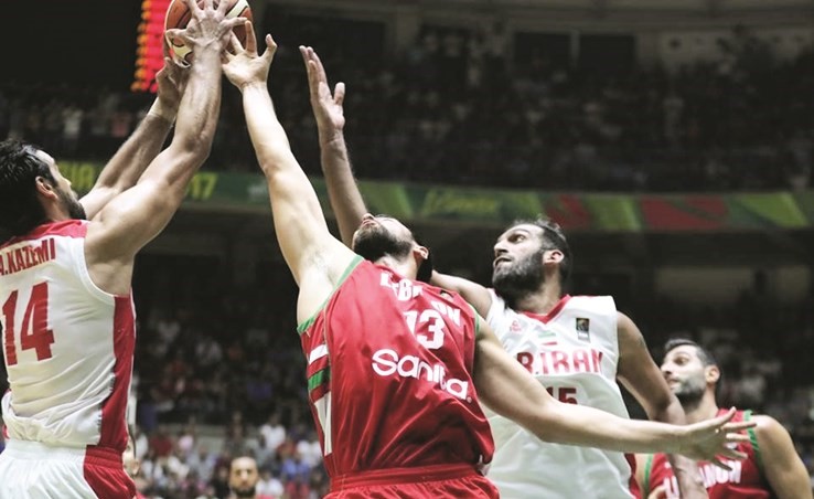 الإيراني حامد حدادي تألق في الدفاع عن سلة منتخب بلاده ﻿