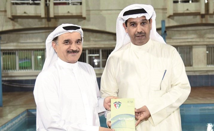 شعبان يسلم فليطح كتاب «قوانين اللعبة»