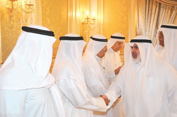 عادل الصرعاوي يقدم واجب العزاء﻿