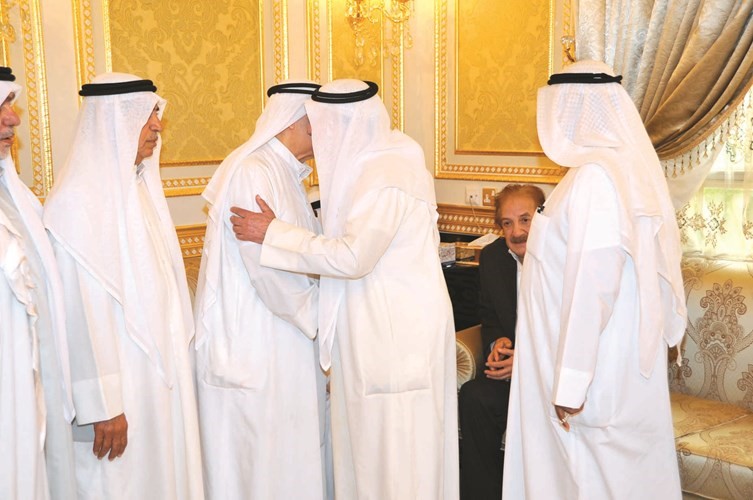 محمد المنصور بين المعزين ﻿