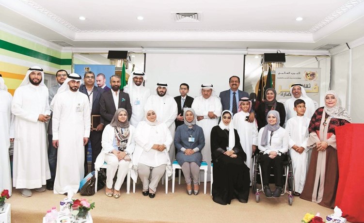 صورة جماعية لحضور حفل تدشين مقر مجموعة البورد العالمي والاتحاد الكويتي للتنمية البشرية(ريليش كومار)﻿