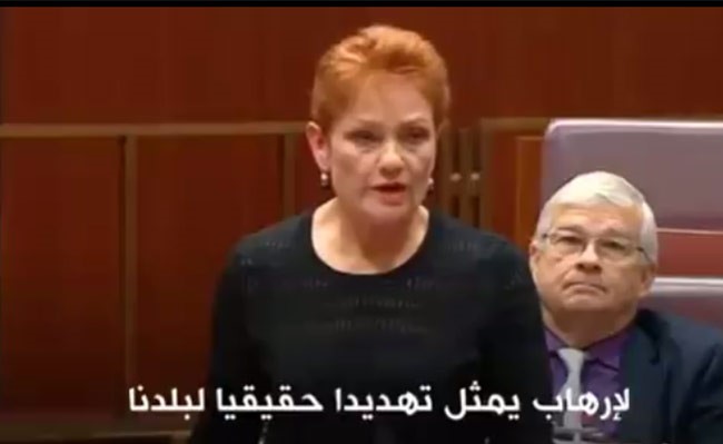 بالفيديو.. زعيمة اليمين المتطرف الاسترالي تدخل مجلس الشيوخ مرتدية البرقع.. ووزير العدل يلقنها درسا قاسيا