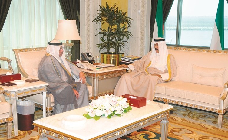 سمو ولي العهد الشيخ نواف الأحمد خلال استقباله الشيخ خالد الجراح ﻿