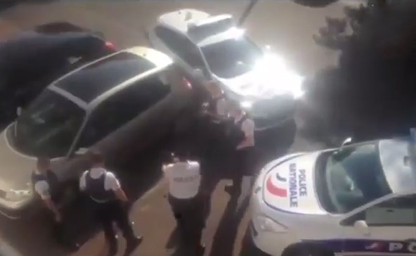 شاهد فيديو صادم.. رجال شرطة فرنسيون يقتلون سائقاً