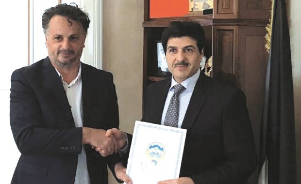 السفير يوسف عبدالصمد مع ممثل المشيخة الإسلامية﻿