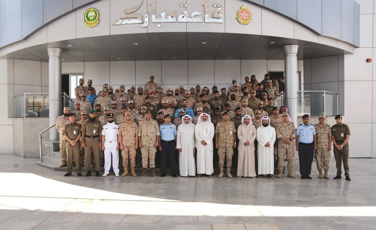 2 العميد ركن لافي العازمي متوسطا أعضاء الحملة﻿
