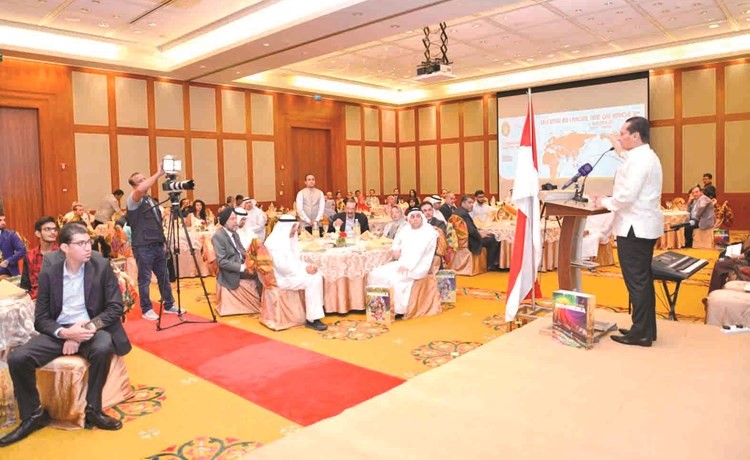 السفير الإندونيسي تاتانج بودي رزاق متحدثا إلى الحضور(شانافاس قاسم)﻿