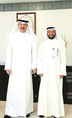 عبداللطيف السريع وبراك الشيتان خلال الجولة في الهيئة العامة لشؤون القصر﻿