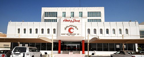 الهلال الأحمر يواصل توزيع المساعدات الإنسانية بمدينة البصرة العراقية