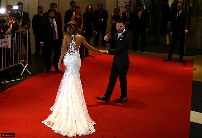 صور أشهر زيجات المشاهير في 2017 صراع الأجمل والأسوأ على فستان الزفاف