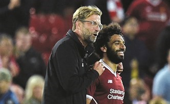 يورغن كلوب ونجم ليفربول محمد صلاح بعد التأهل لدوري الأبطال﻿