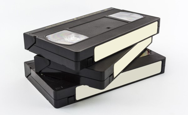 هل تعرف الكاسيت أو جربت تأجير شرائط الفيديو؟.. 10 أشياء إن كنت من جيل التسعينات ستذكرها بالتأكيد