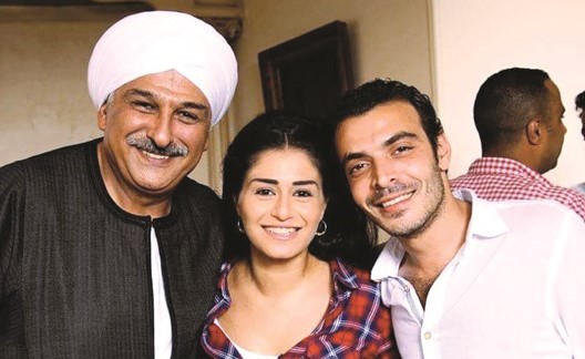 جمال سليمان ومنة فضالى والمخرج أحمد خالد أمين فى كواليس أفراح إبليس﻿