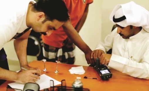 تفتيش على احد المكاتب﻿