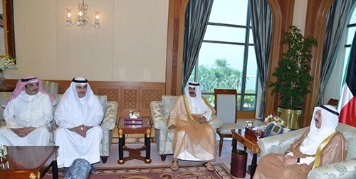 سمو أمير البلاد يستقبل نجلي الفنان الراحل عبدالحسين عبدالرضا
