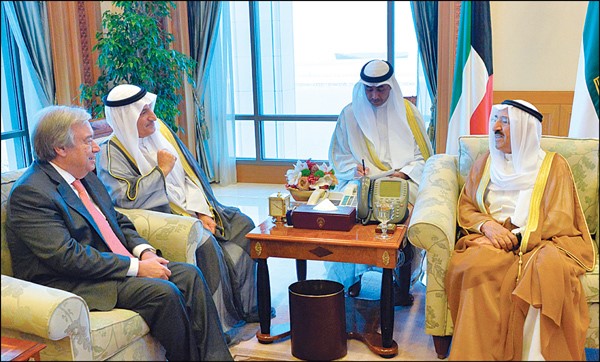 صاحب السمو الأمير الشيخ صباح الأحمد مستقبلا الأمين العام للأمم المتحدة أنطونيو غوتيريس