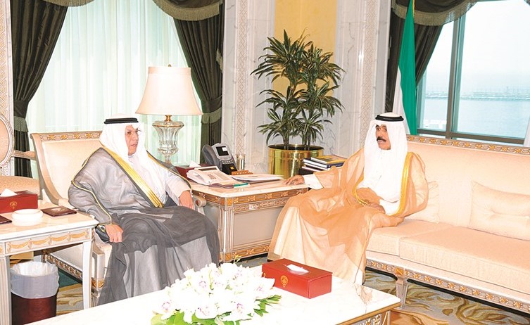 سمو ولي العهد الشيخ نواف الاحمد مستقبلا الشيخ خالد الجراح ﻿