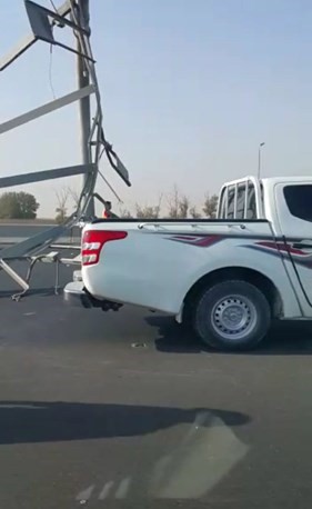 اللوحة الإرشادية سقطت رغم استقرار الطقس﻿