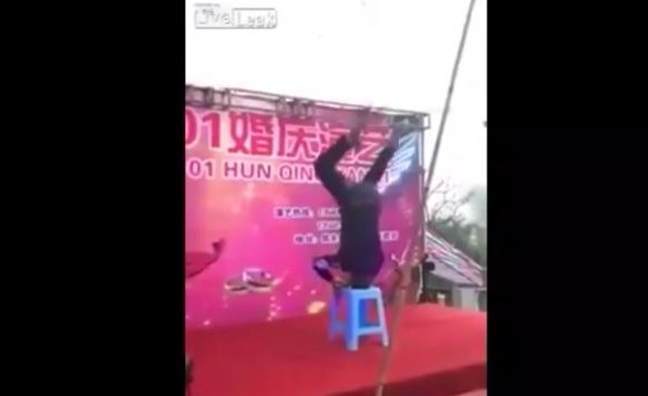 بالفيديو.. موقف محرج لشاب أراد استعراض مهاراته