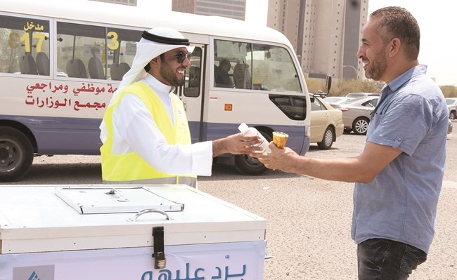 توزيع المياه من الدولي في حملة برد عليهم﻿