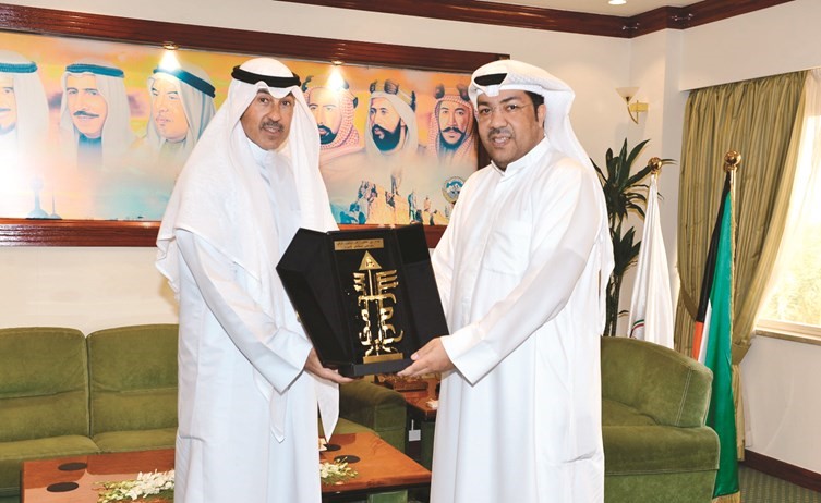 الشيخ فواز الخالد مكرما عبد الرسول التركي ﻿