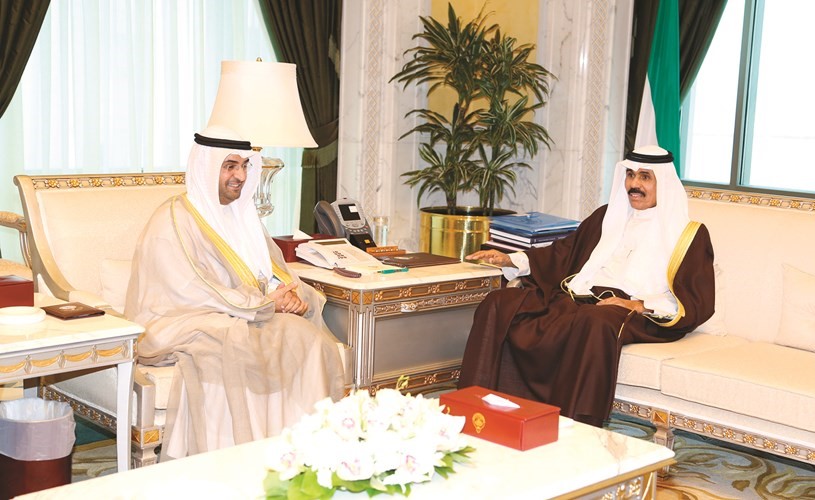 سمو ولي العهد الشيخ نواف الاحمد خلال استقباله نايف الحجرف﻿