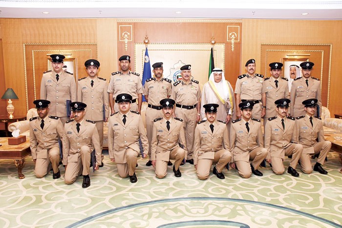 12 ضابطاً من خريجي أميركا وبريطانيا والشارقة أدوا القسم أمام نائب رئيس مجلس الوزراء ووزير الداخلية