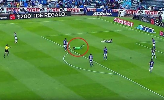بالفيديو.. حارس مرمى يتصدى ببراعة لأربع كرات خطيرة في 10 ثوانٍ بالدوري المكسيكي