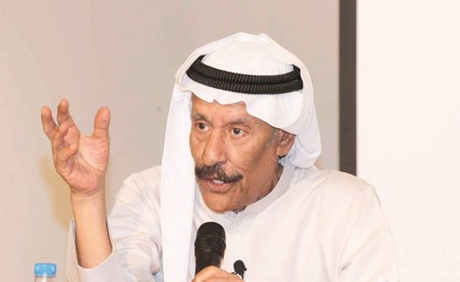 الشاعر الكبير بدر بورسلي متحدثا﻿
